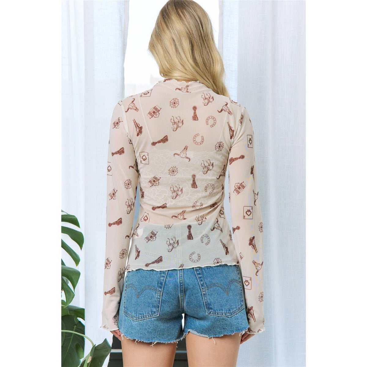 MOCK NECK DUCK PRINT MESH TOP: Beige Multi
