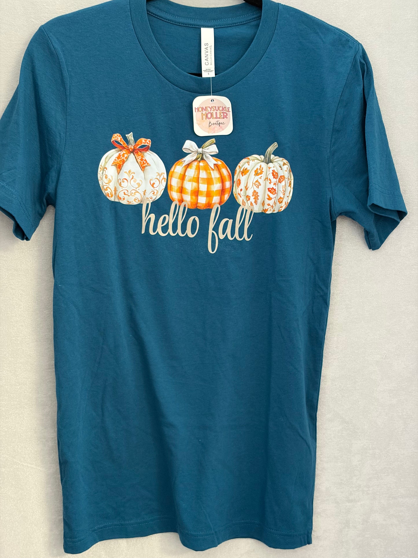 Hello Fall Three Pumpkins