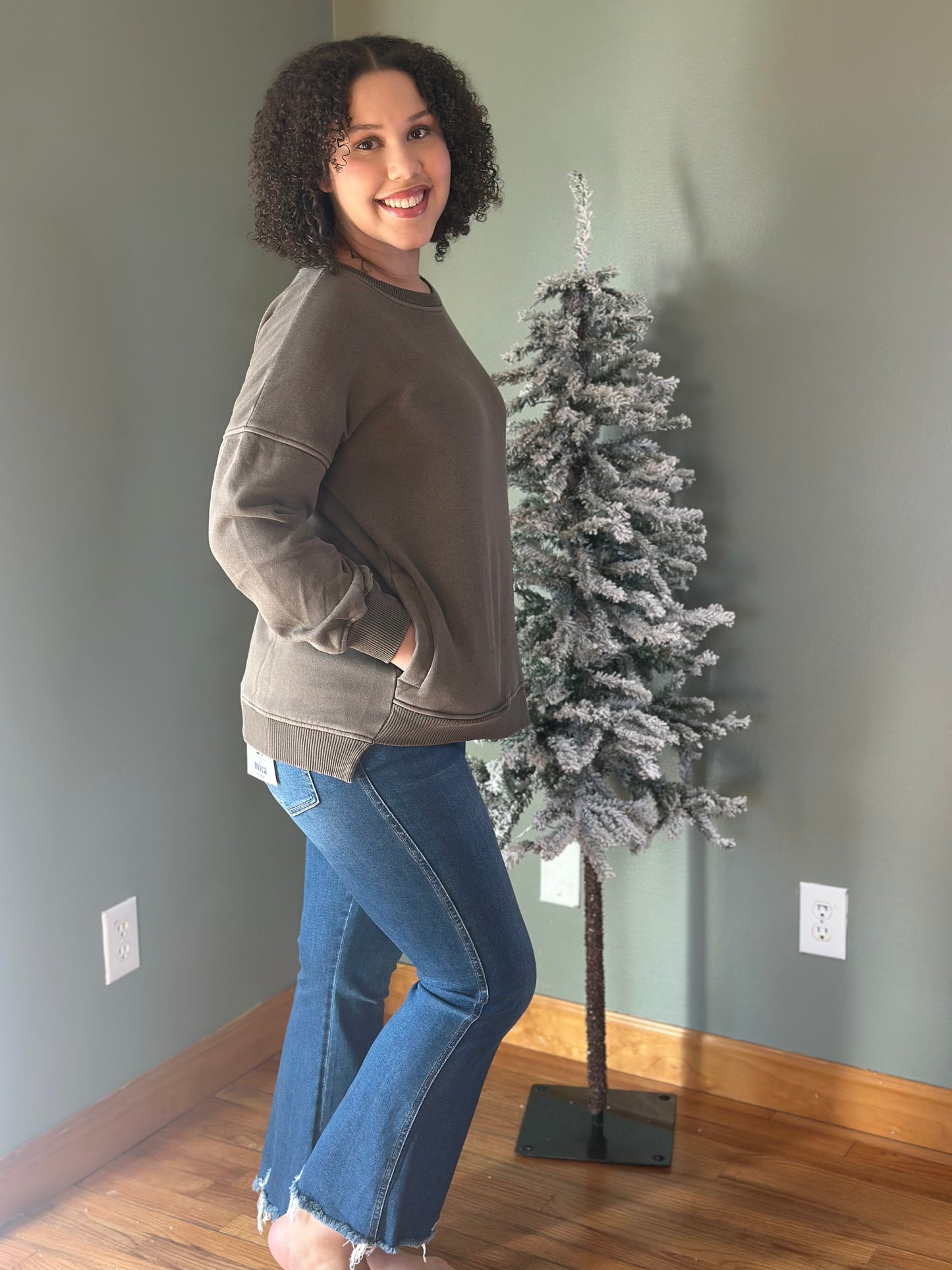 Everyday Essential Pocket Sweatshirt - Brown