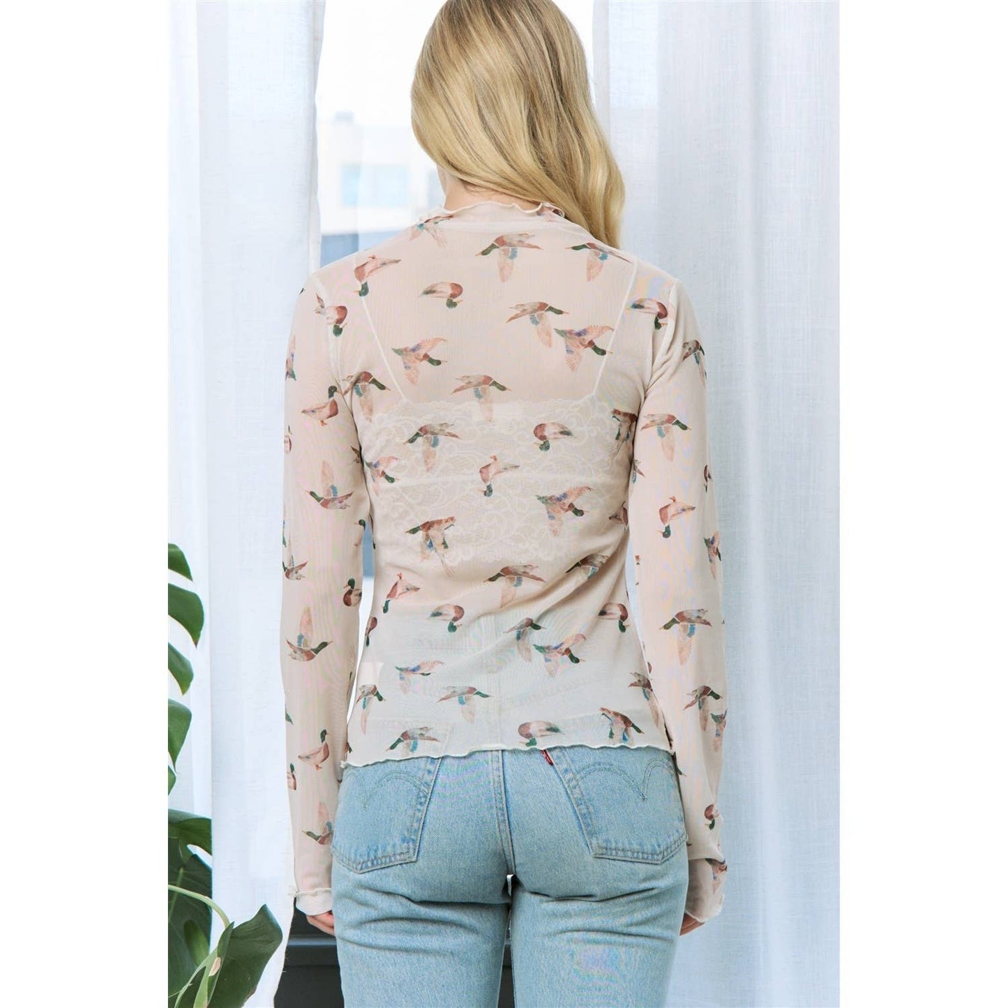 MOCK NECK DUCK PRINT MESH TOP: Beige Multi